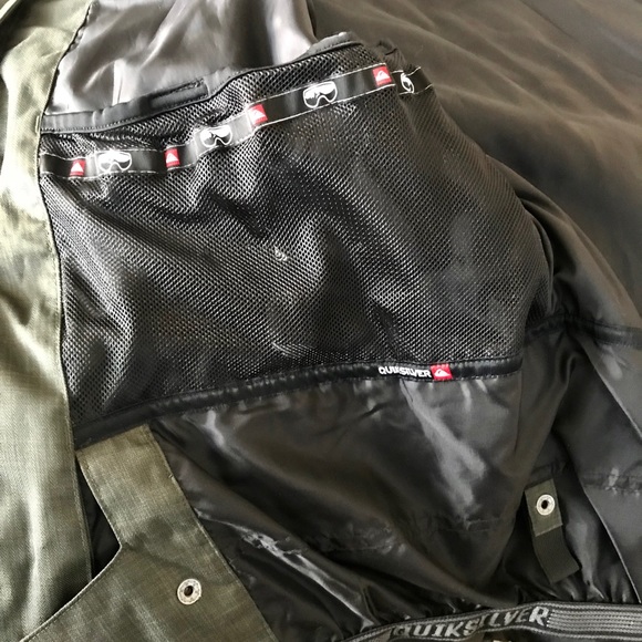 Quiksilver Snowboarding Jacket - Picture 5 of 6